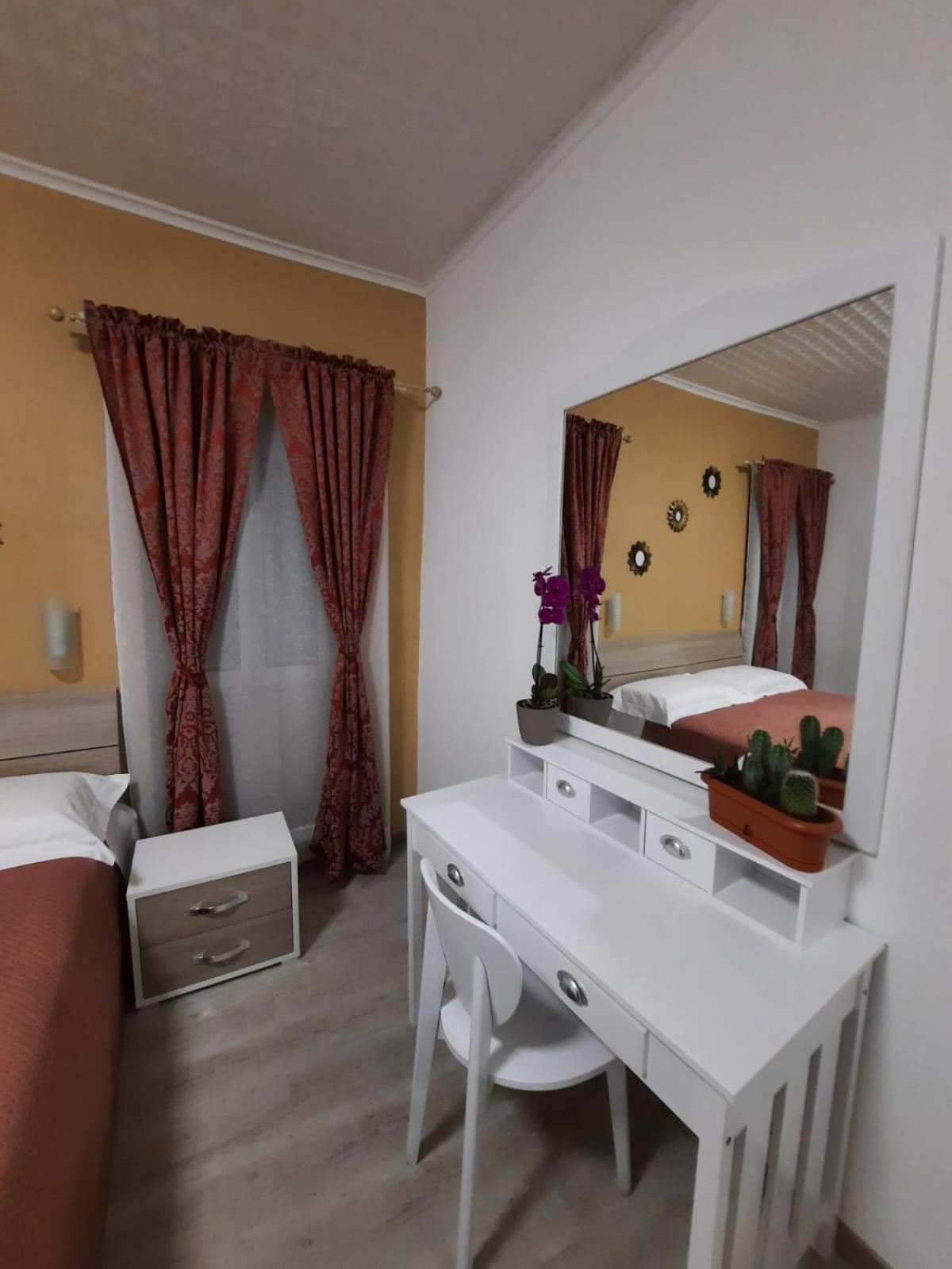 Appartamento Viccinella House Capranica Esterno foto